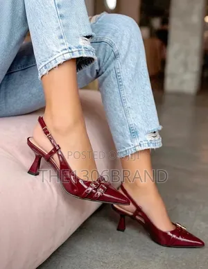 Elegant Patent Leather Kitten Heels–Pointed Toe Designer Pumps