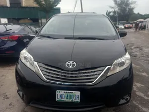 Toyota Sienna 2015 Black