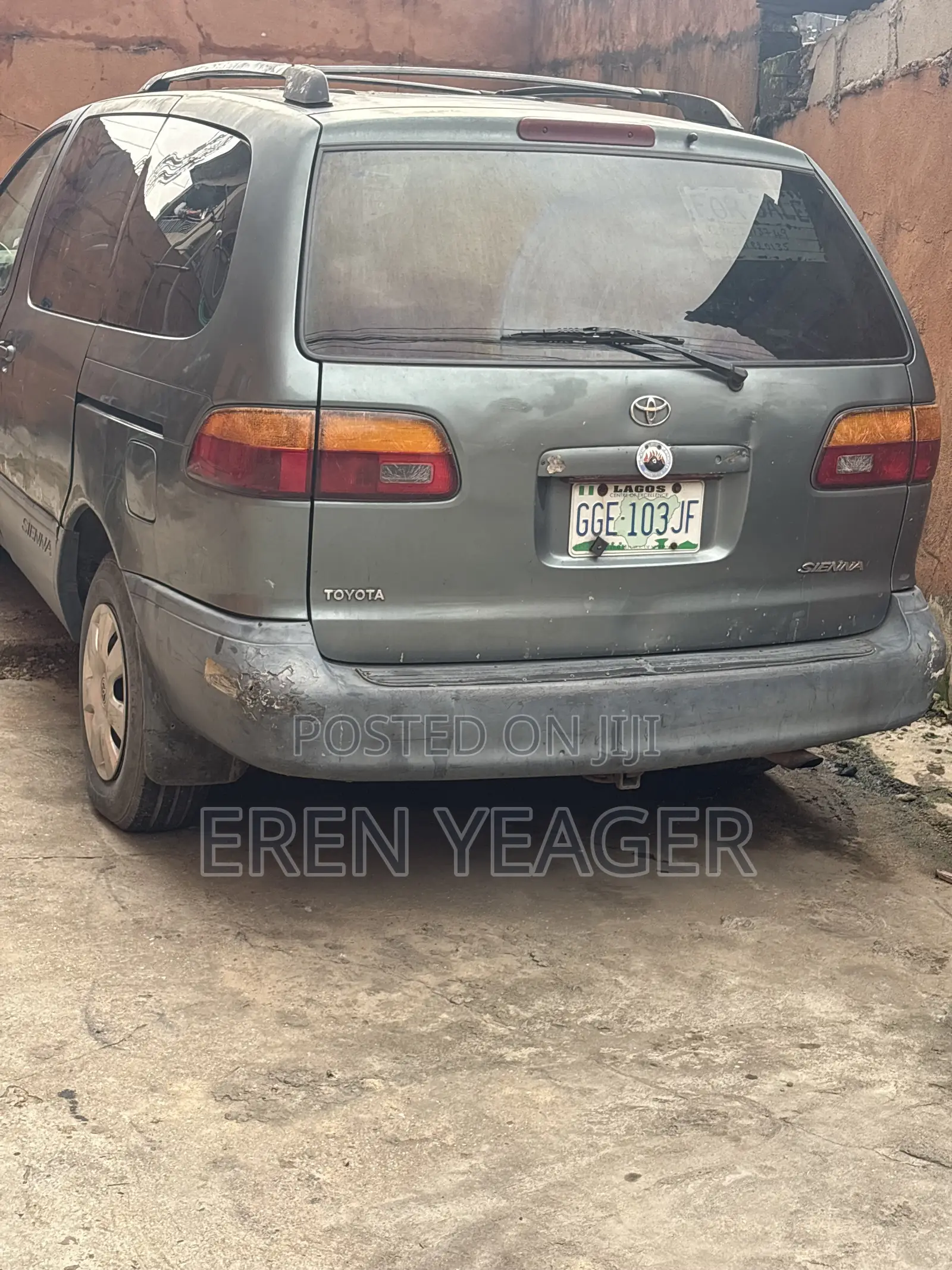 Toyota Sienna LE & 1 hatch 2000 Gray
