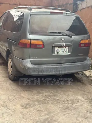 Toyota Sienna LE & 1 hatch 2000 Gray