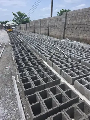 Concrete Block Molding Machine