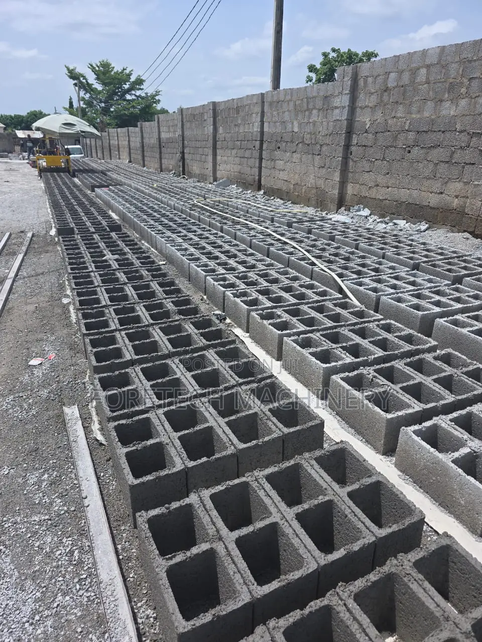 Concrete Block Molding Machine