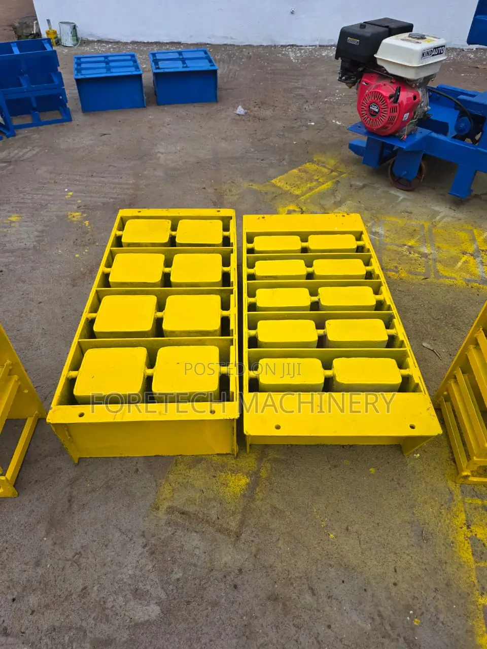 Concrete Block Molding Machine