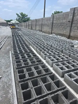 Concrete Block Molding Machine