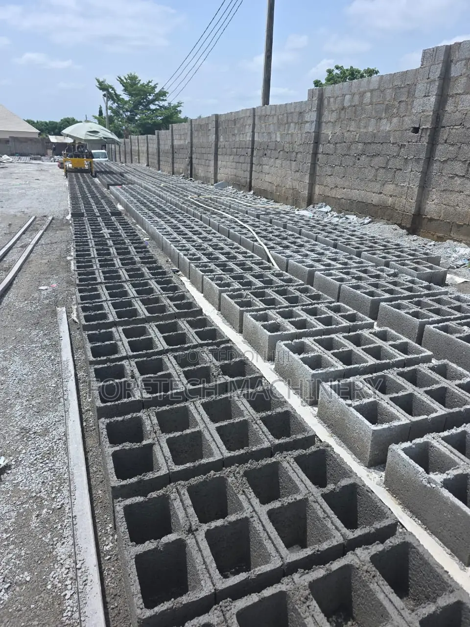 Concrete Block Molding Machine