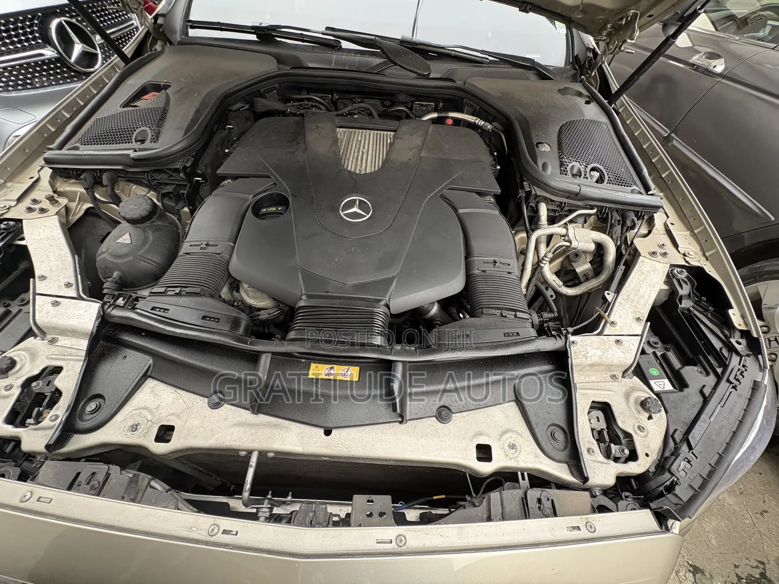 Mercedes-Benz E400 2017 Gold