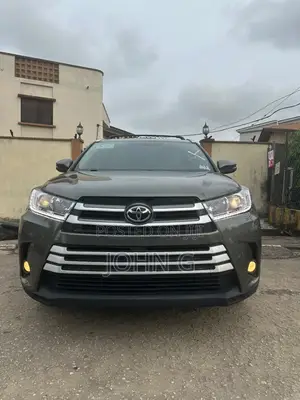 Toyota Highlander XLE 4x4 V6 (3.5L 6cyl 8A) 2017 Green