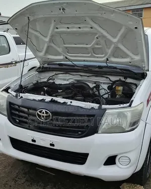 Toyota Hilux 2012 White