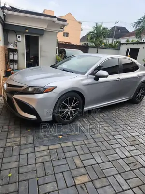 Toyota Camry SE 2022 Gray