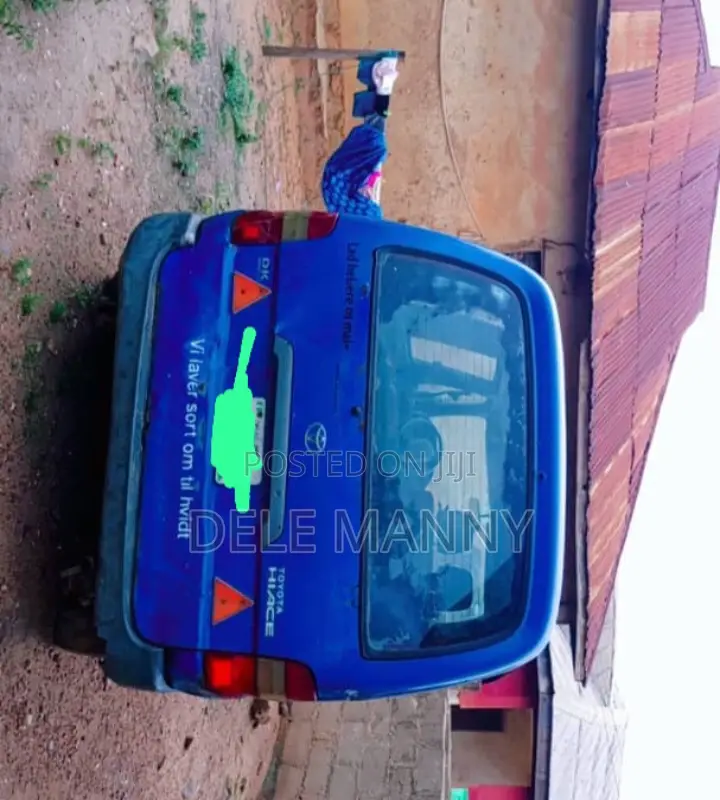 Toyota HiAce 2004 Blue
