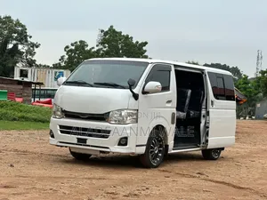 Toyota HiAce 2015 White
