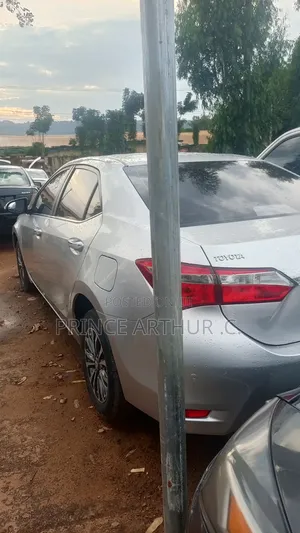 Toyota Corolla 2017 Silver