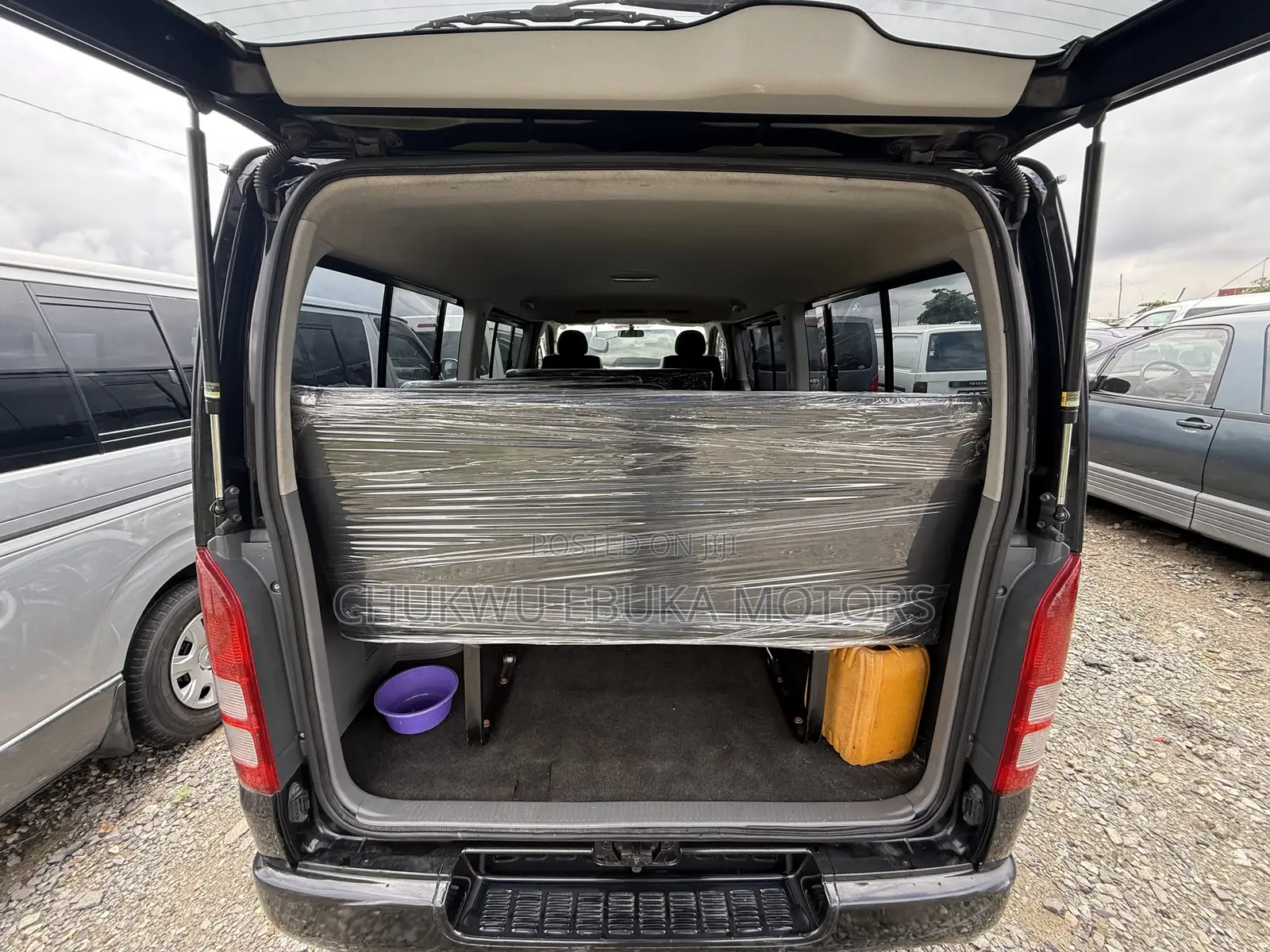 Toyota HiAce 2012 Black