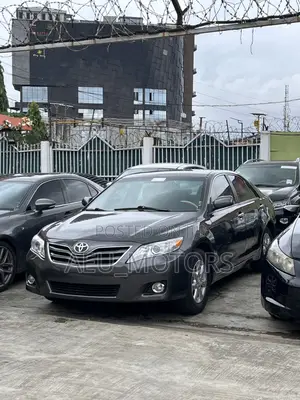 Toyota Camry LE 4dr Sedan (2.5L 4cyl 6AM) 2010 Gray