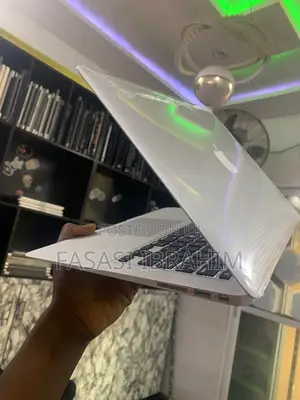 Laptop Apple MacBook Air 2015 8GB Intel Core i7 SSD 128GB