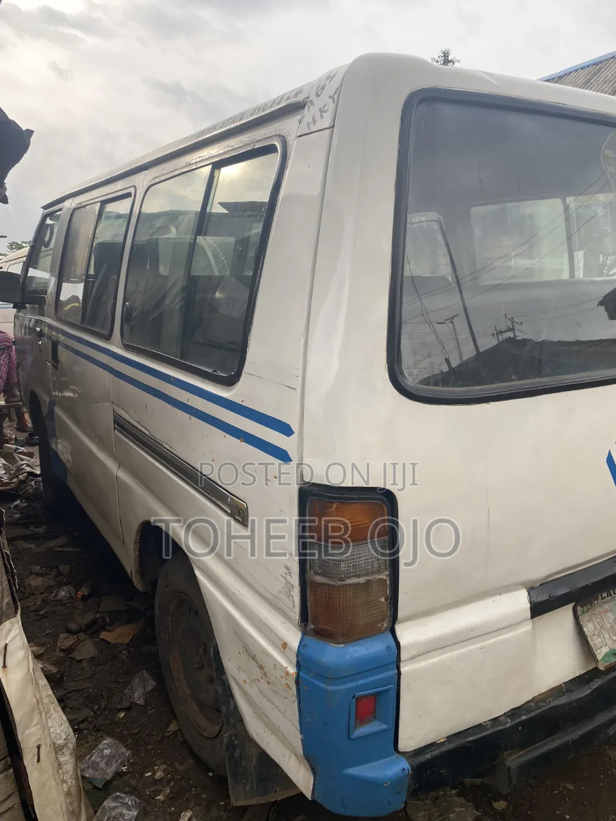Mitsubishi L300 1999 White
