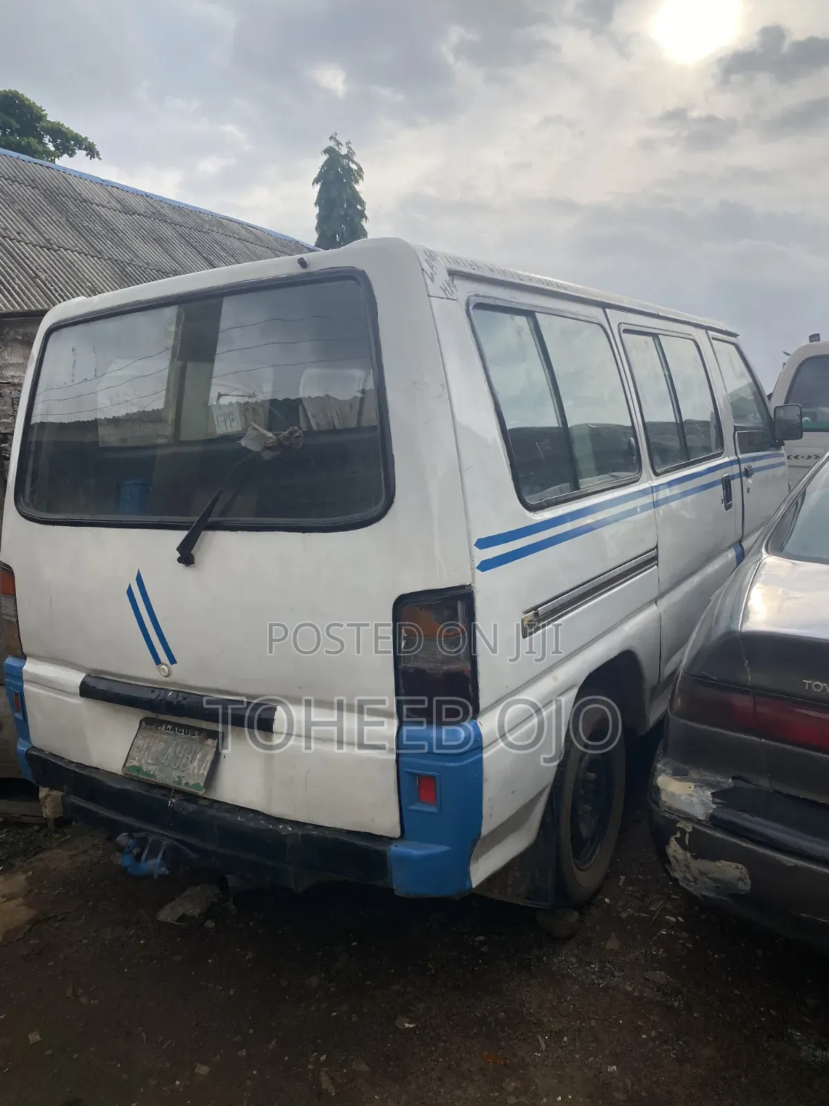 Mitsubishi L300 1999 White