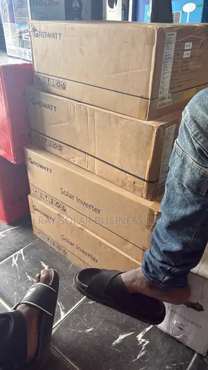 Growatts 5kva 48vspf5000es With 100ah Controller