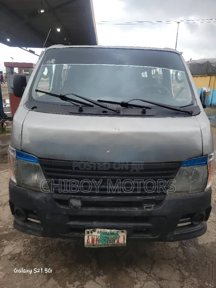 Nissan Caravan (Urvan) 2008 Silver