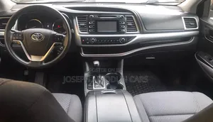Toyota Highlander LE 4dr SUV AWD (3.5L 6cyl 6A) 2015 Gold