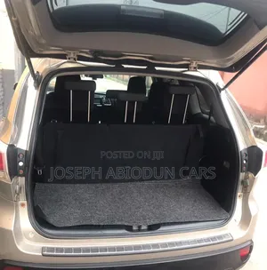 Toyota Highlander LE 4dr SUV AWD (3.5L 6cyl 6A) 2015 Gold