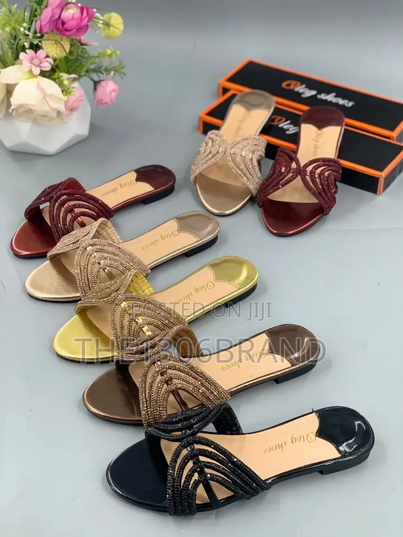 Elegant Rhinestone Flat Slippers