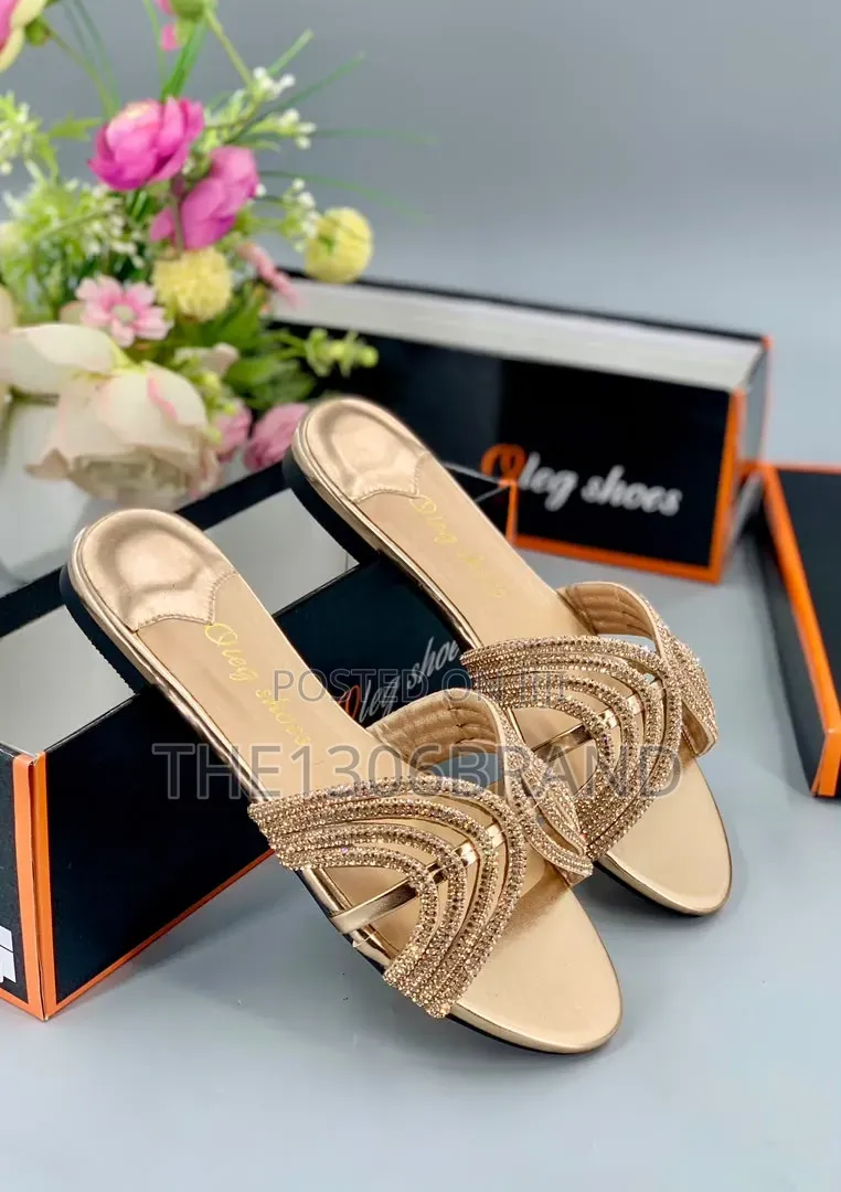 Elegant Rhinestone Flat Slippers
