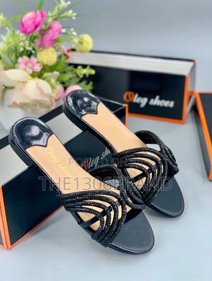 Elegant Rhinestone Flat Slippers