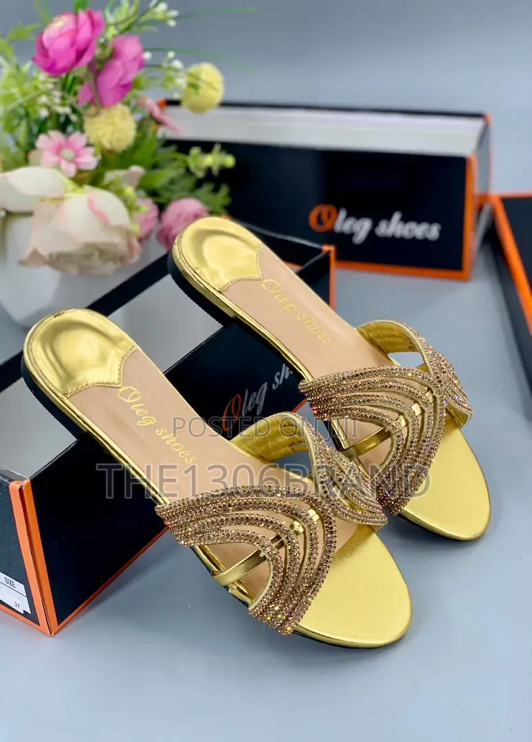 Elegant Rhinestone Flat Slippers