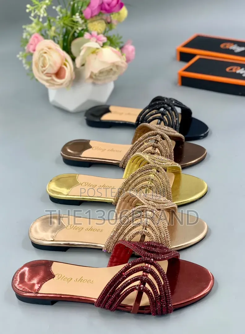 Elegant Rhinestone Flat Slippers
