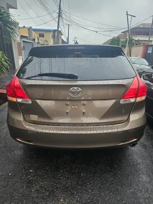 Toyota Venza AWD 2011 Gold