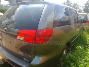 Toyota Sienna CE FWD (3.3L V6 5A) 2004 Gray