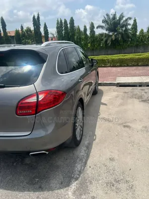 Porsche Cayenne 2012 Gray
