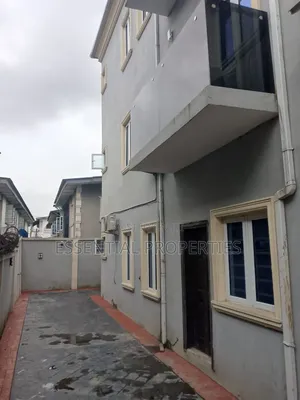 3bdrm Block of Flats in Awolowo Way for rent