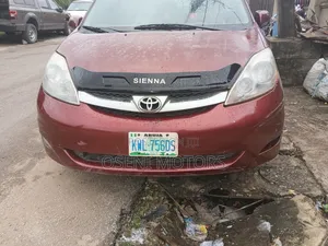 Toyota Sienna 2008 Red