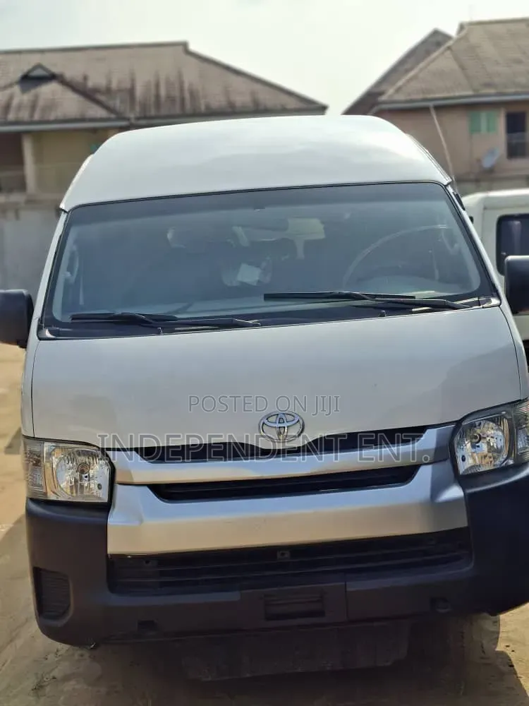 Toyota HiAce 2014 White