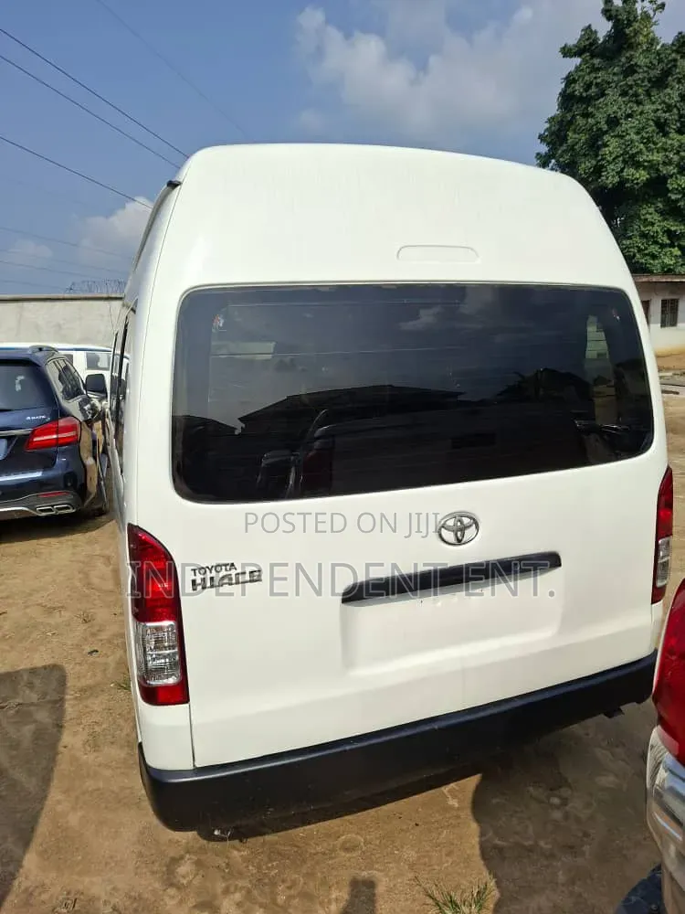 Toyota HiAce 2014 White