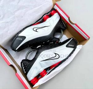 Unisex Nike Shox R4 Metallic Silver Red Sneakers Size 40-45