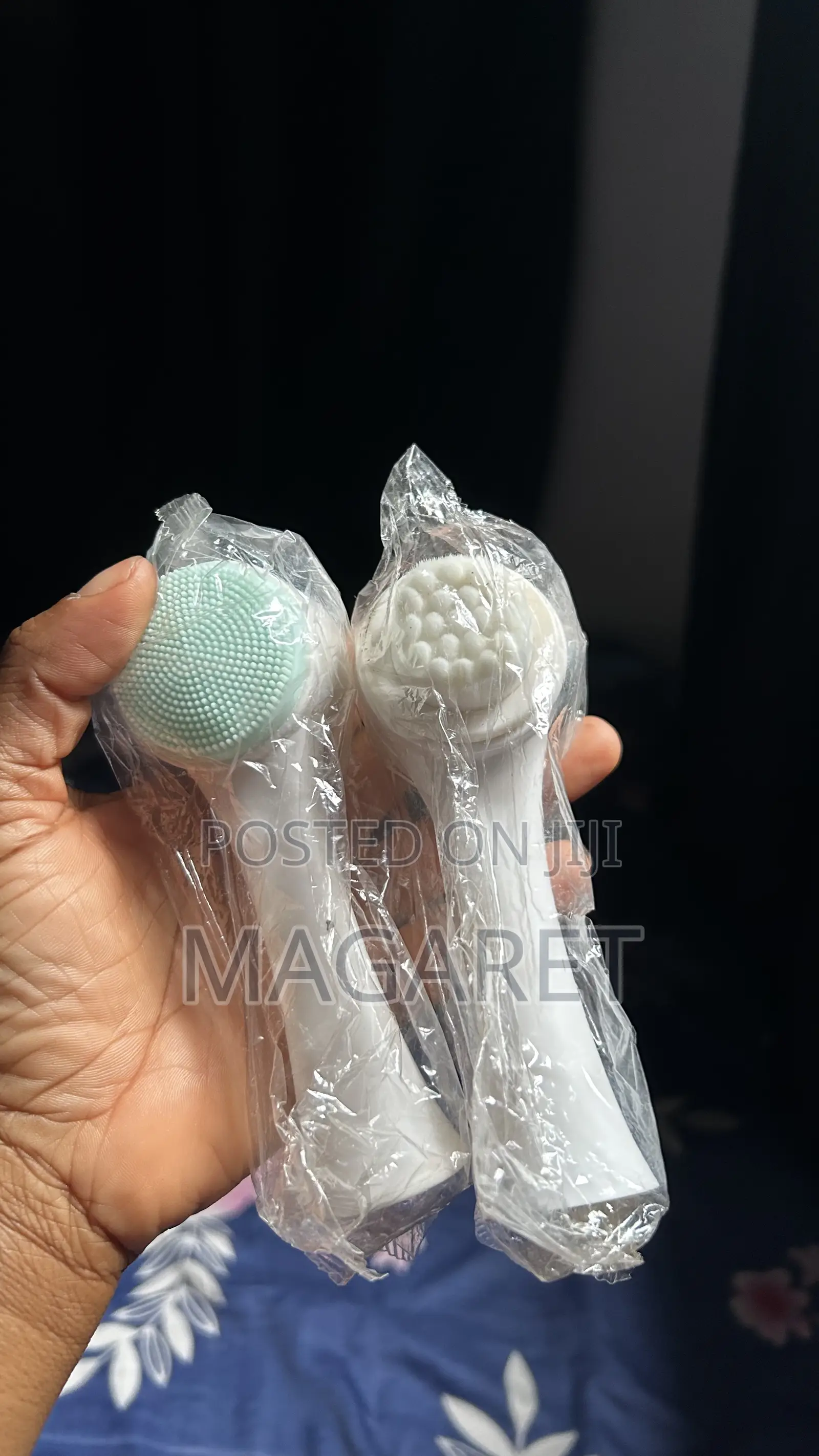 2 Sided Face Brush