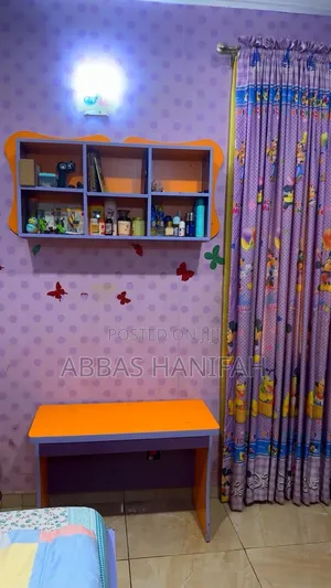 Neat 4x6 Bed Frame With Wall-Mounted Bookshelf Reading Table