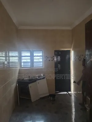 3bdrm Block of Flats in Onishon, Lakowe for rent