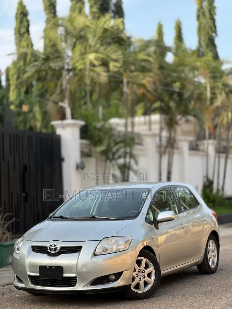 Toyota Auris 2011 Silver