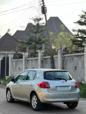 Toyota Auris 2011 Silver