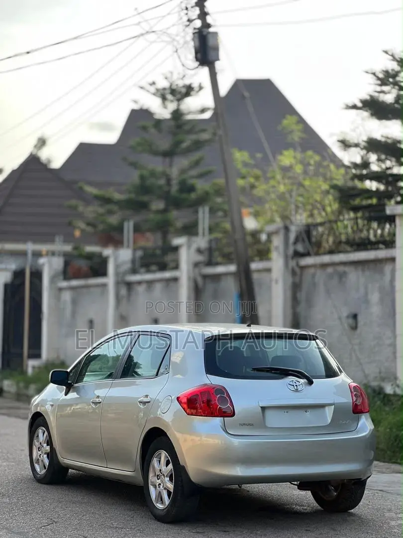Toyota Auris 2011 Silver