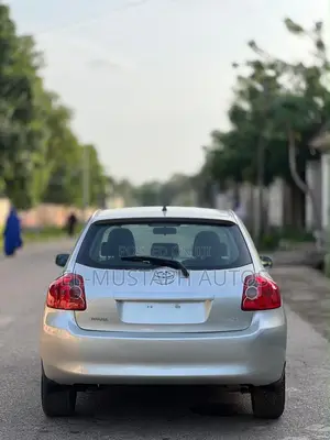 Toyota Auris 2011 Silver
