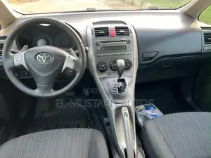 Toyota Auris 2011 Silver