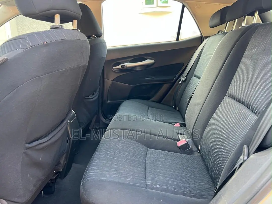 Toyota Auris 2011 Silver