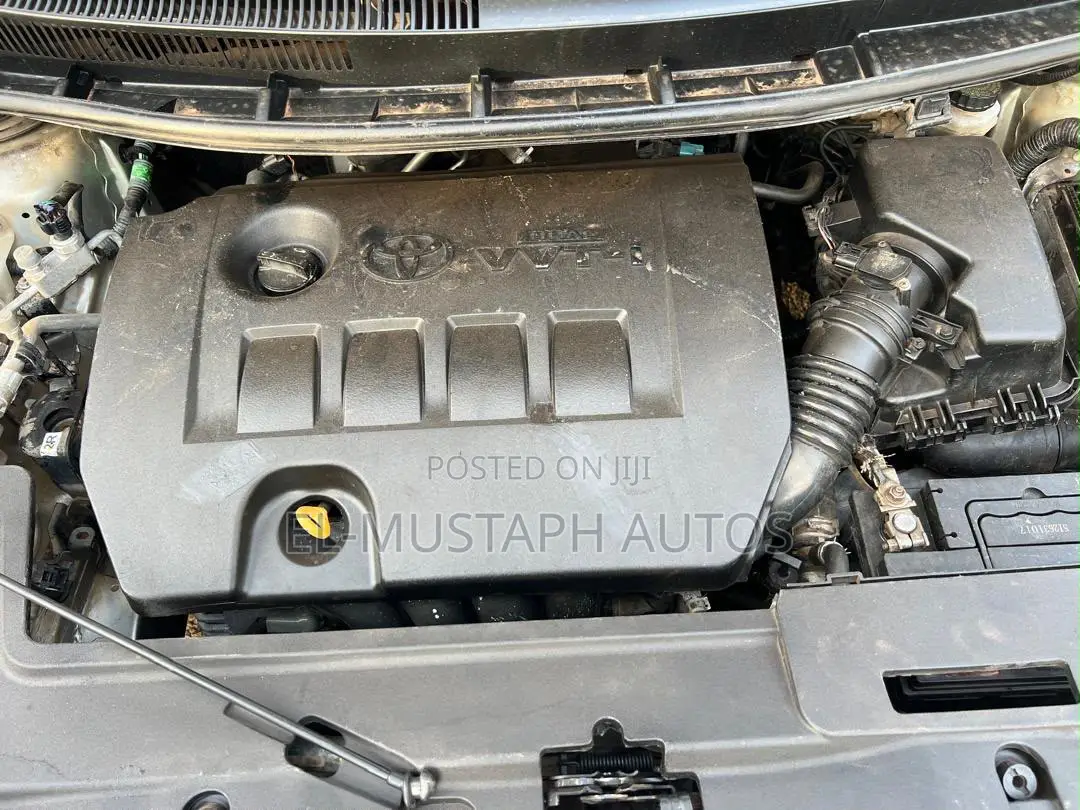 Toyota Auris 2011 Silver