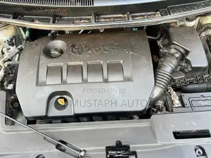 Toyota Auris 2011 Silver