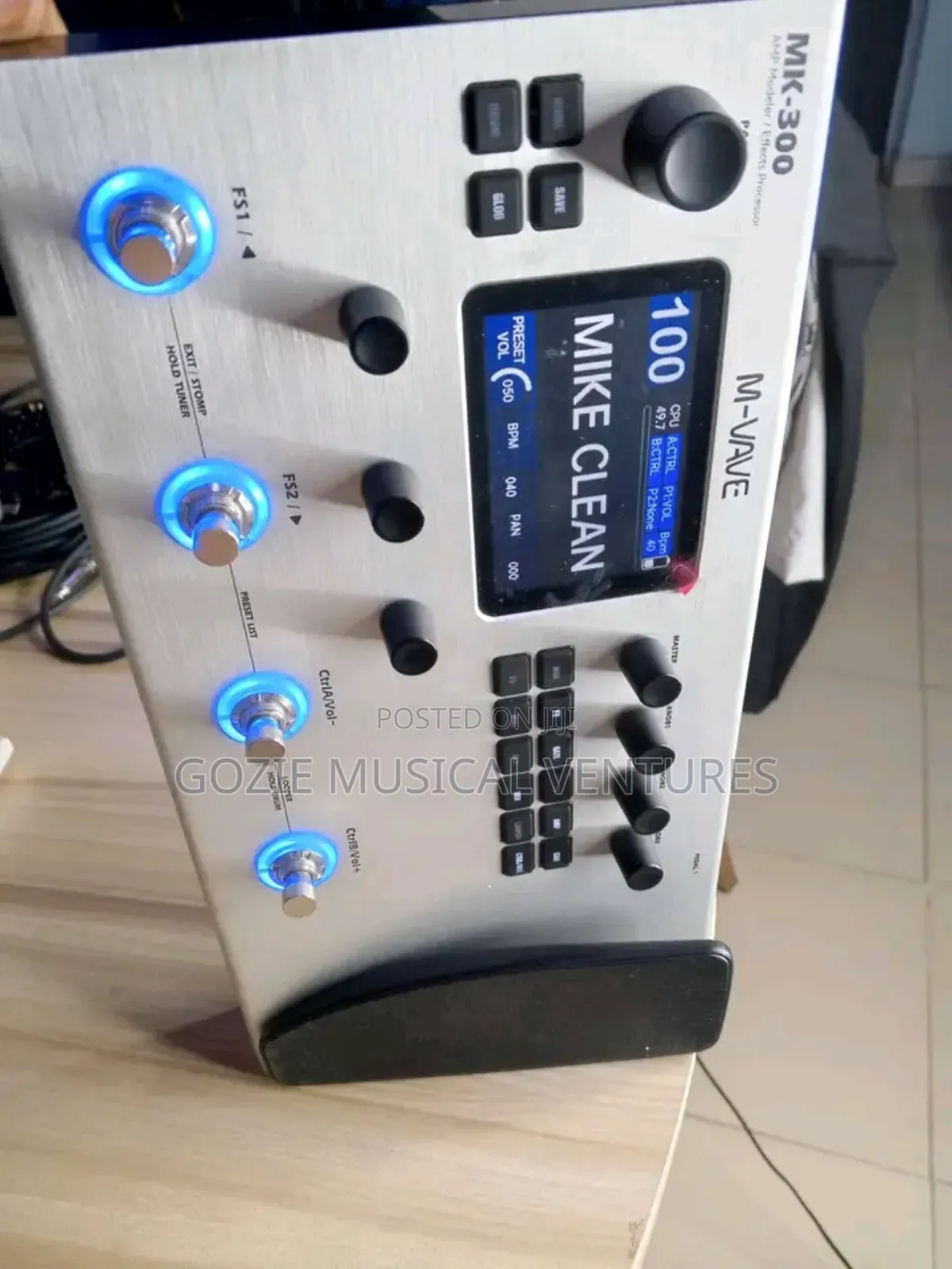 Sliver Colour M-Vave Mk 300 Guitar Effect Processor With Inbulde